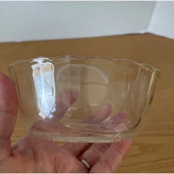 Fire-King Anchor Hocking Glass Bowls 10 Oz Scalloped Edge Set 2 Custard Dishes - Picture 3 of 6